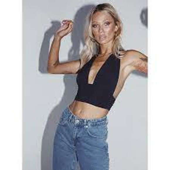 PRINCESS POLLY Halter Crop Top - Picture 2 of 8